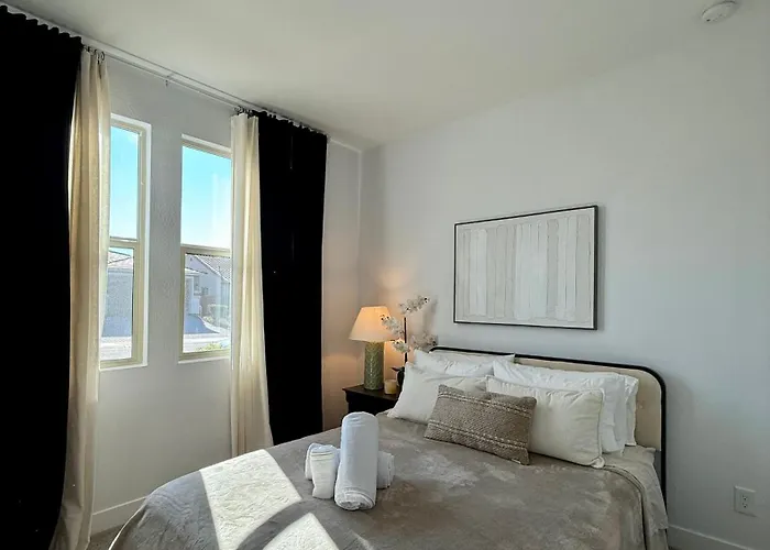 4br, Near By State Farm, La Dodgers, Arena & Luke Air Force Base Holiday home Glendale