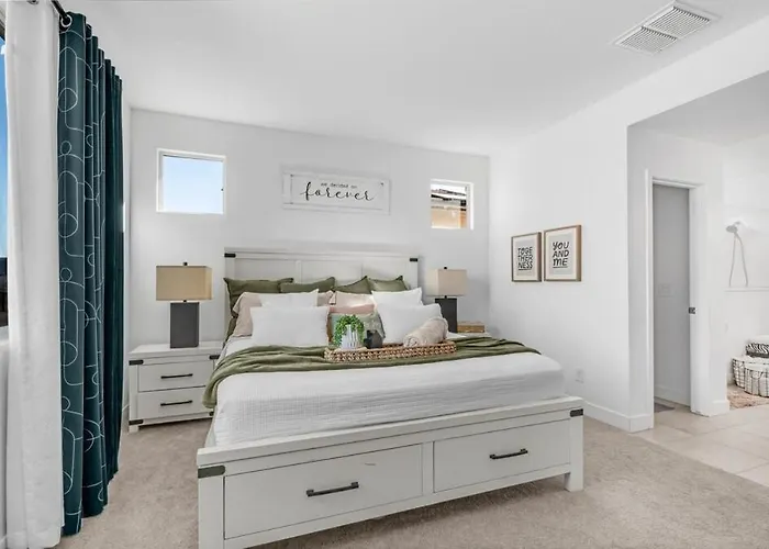 4br, Near By State Farm, La Dodgers, Arena & Luke Air Force Base Holiday home