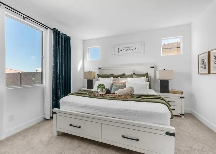 Holiday home 4br, Near By State Farm, La Dodgers, Arena & Luke Air Force Base