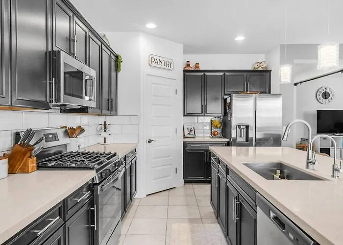 4br, Near By State Farm, La Dodgers, Arena & Luke Air Force Base Holiday home