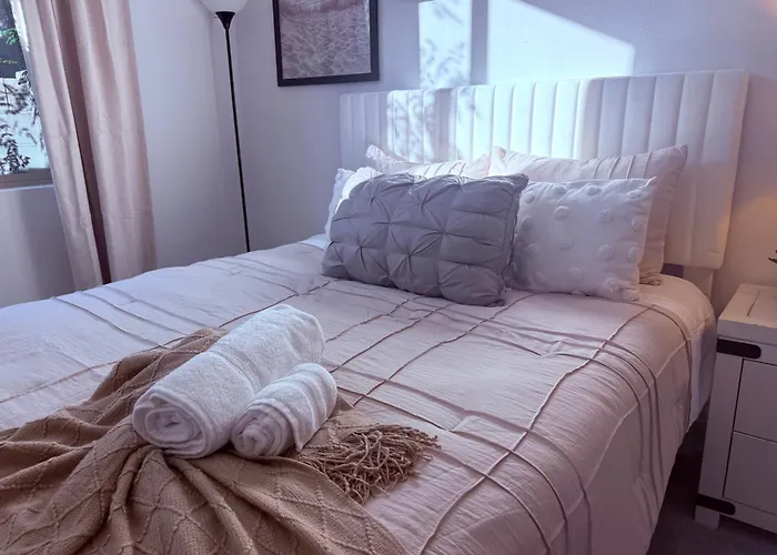 Holiday home 4br, Near By State Farm, La Dodgers, Arena & Luke Air Force Base Glendale