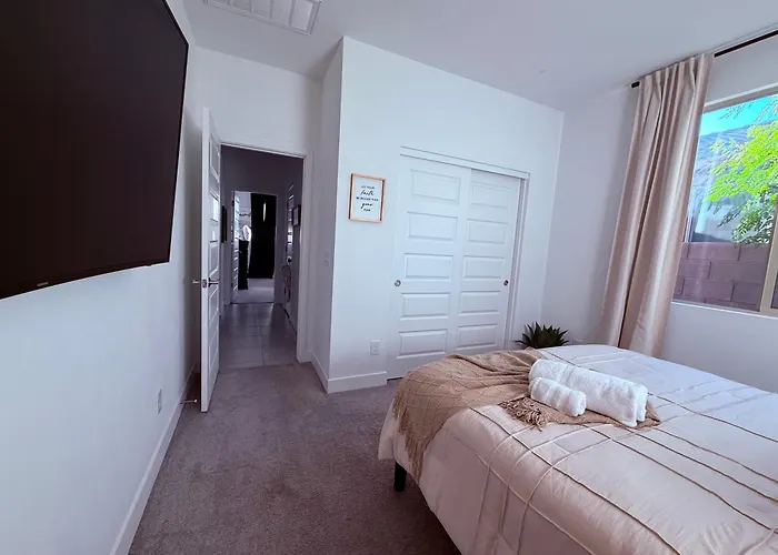 4br, Near By State Farm, La Dodgers, Arena & Luke Air Force Base Holiday home Glendale