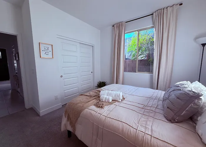 4br, Near By State Farm, La Dodgers, Arena & Luke Air Force Base Holiday home Glendale