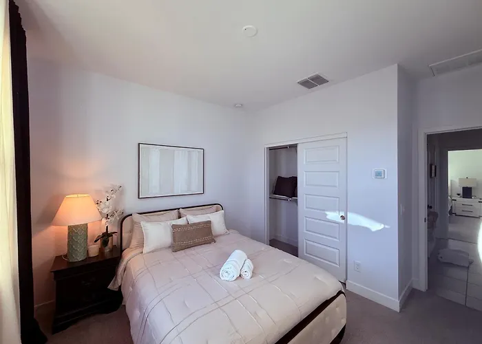 Holiday home 4br, Near By State Farm, La Dodgers, Arena & Luke Air Force Base