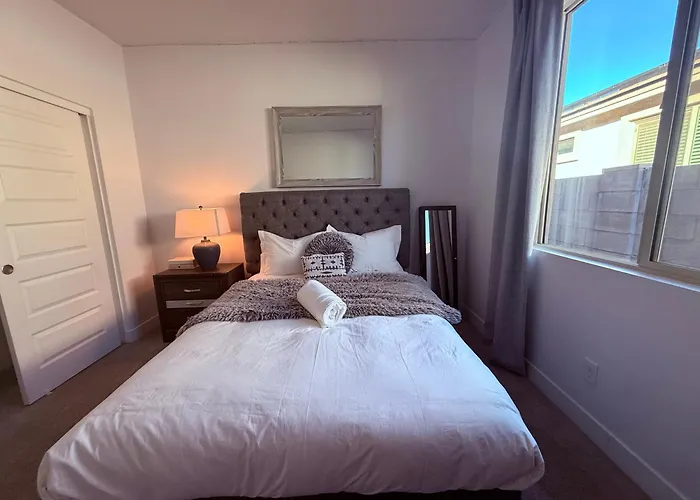 4br, Near By State Farm, La Dodgers, Arena & Luke Air Force Base Holiday home