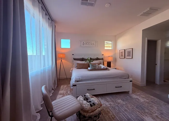 4br, Near By State Farm, La Dodgers, Arena & Luke Air Force Base Holiday home