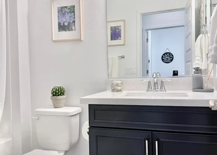 Holiday home 4br, Near By State Farm, La Dodgers, Arena & Luke Air Force Base Glendale