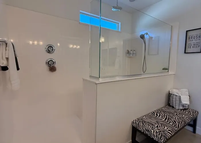 Holiday home 4br, Near By State Farm, La Dodgers, Arena & Luke Air Force Base Glendale
