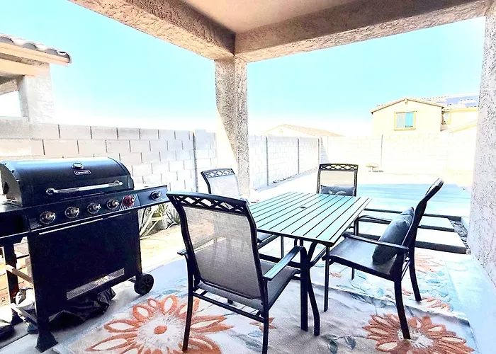 4br, Near By State Farm, La Dodgers, Arena & Luke Air Force Base Holiday home