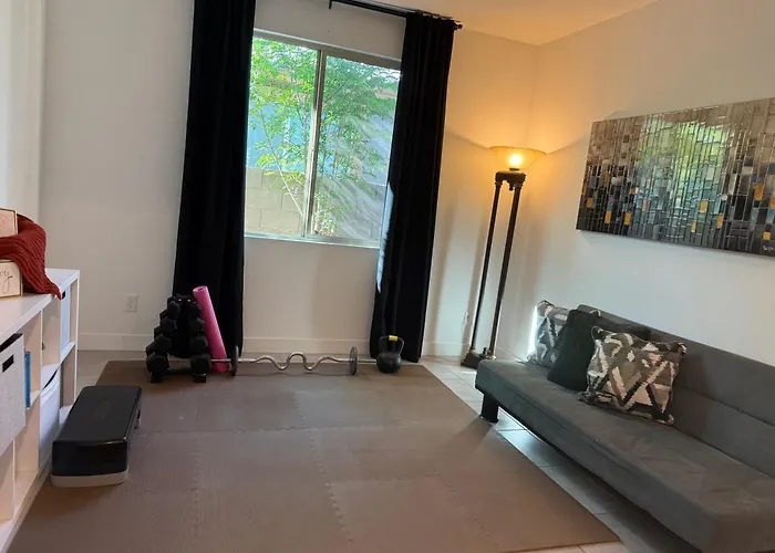 Holiday home 4br, Near By State Farm, La Dodgers, Arena & Luke Air Force Base Glendale